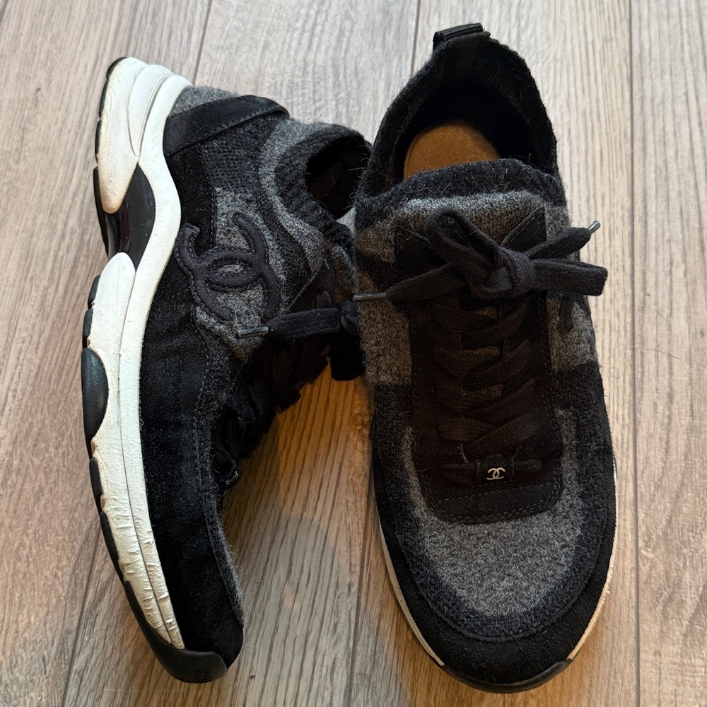 Chanel wool knit lambskin suede black grey sneakers 40 10